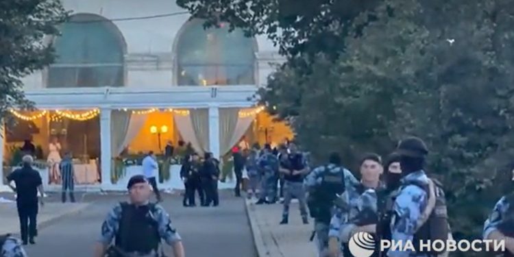 Explosão perto de café no centro de Moscou deixa três mortos e 15 feridos