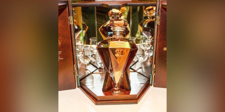 Expocachaça terá destilados de até R$ 15 mil com diamante na embalagem