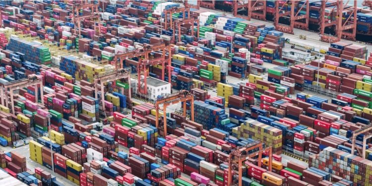 Exportações chinesas disparam, puxadas por IA