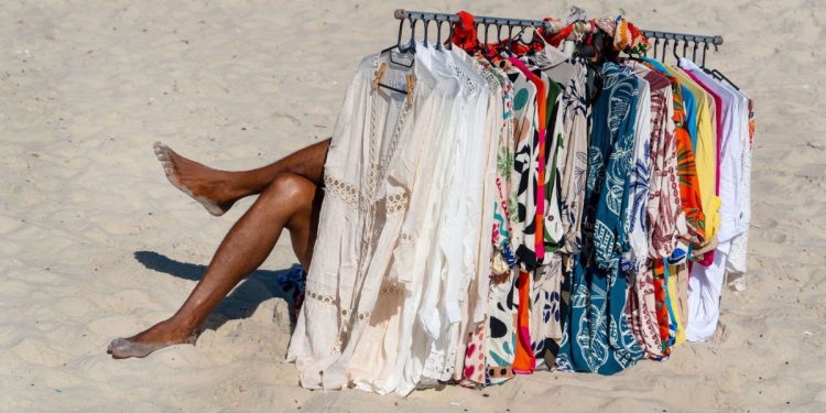Exposição de Rogério Reis retrata criatividade dos trabalhadores nas praias cariocas