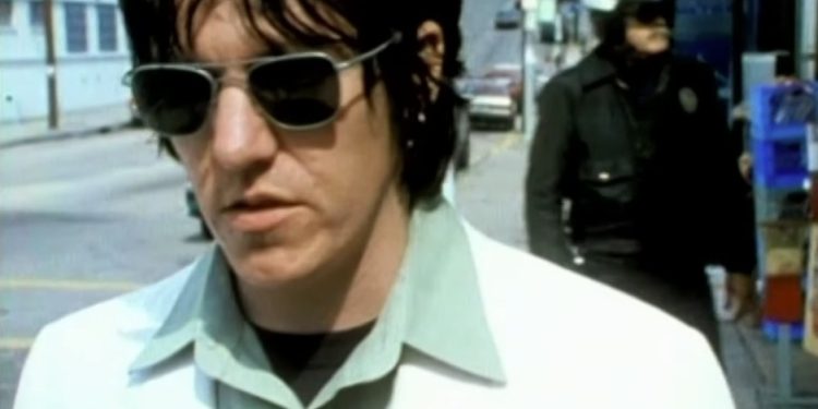 Fã descobre que Elliott Smith respondeu sua carta 20 anos depois de sua morte e faz relato comovente