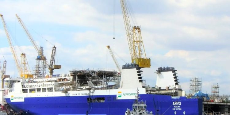 Família Gradin aumenta sua frota de apoio à Petrobras comprando navio que foi usado até na guerra do Iraque