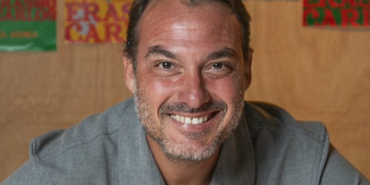 Filho de Erasmo Carlos deixa a equipe de Roberto Carlos: 'Amigavelmente'