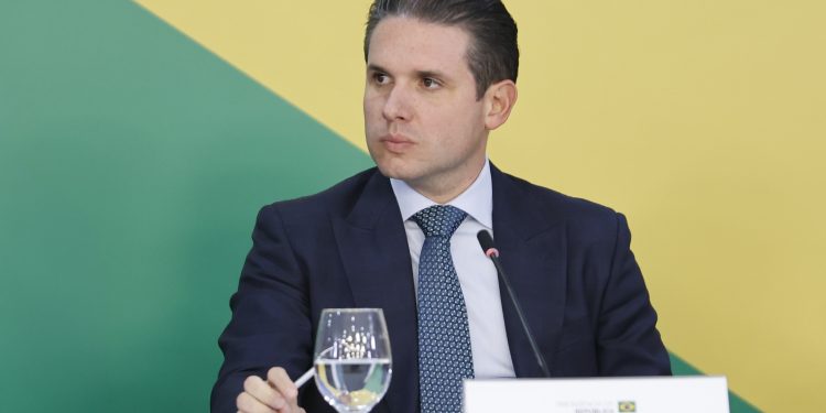 Fim das taxas das blusinhas precisa ser votado 'nas próximas semanas' para não perder validade, diz presidente da Câmara