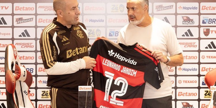 Flamengo congela ações no mercado e 'joga o ano' na Libertadores com Jardim e Boto em rota de colisão com elenco; bastidores