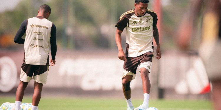 Flamengo e Dínamo de Moscou se aproximam de acordo financeiro, e negociação por Plata avança