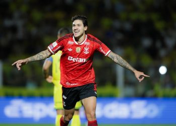 Flamengo goleia Mirassol em jogo de seis gols e se aproxima do Palmeiras na liderança do Brasileiro