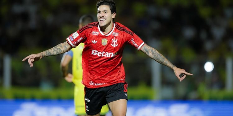 Flamengo goleia Mirassol em jogo de seis gols e se aproxima do Palmeiras na liderança do Brasileiro