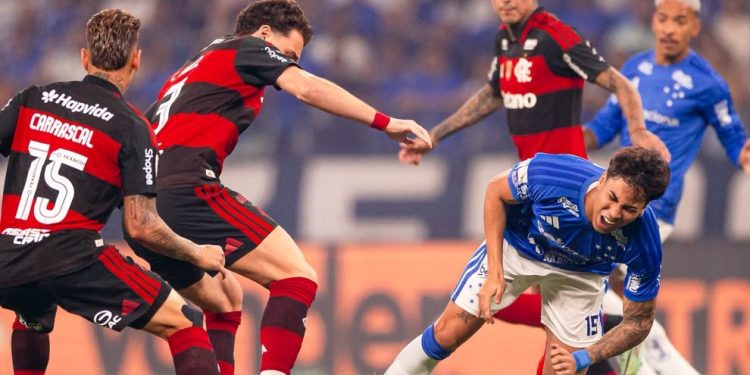 Flamengo sofre gol no último minuto e perde para o Cruzeiro no Mineirão
