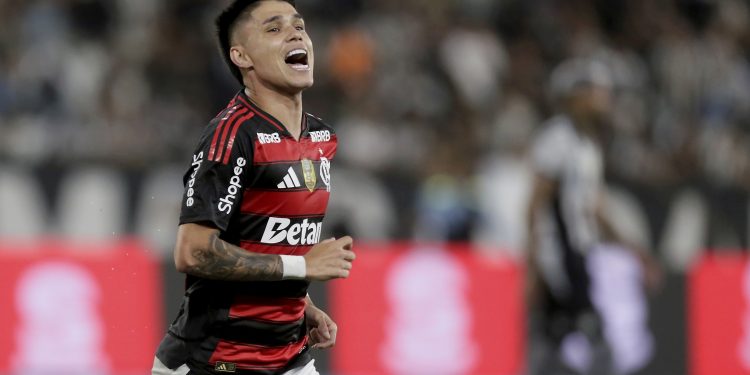 Flamengo tem expectativa de contar com Luiz Araújo nas oitavas da Libertadores