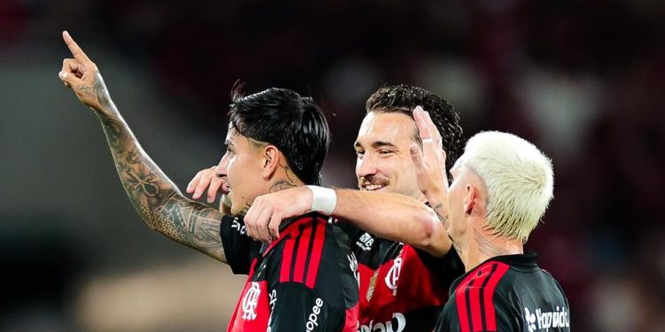 Flamengo volta aos campos com boa atuação contra o Vitória e injeta ânimo para sequência da temporada