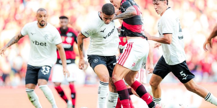 Flamengo x Botafogo teve seus momentos de igualdade, mas no fim das contas os contrastes decidiram o placar
