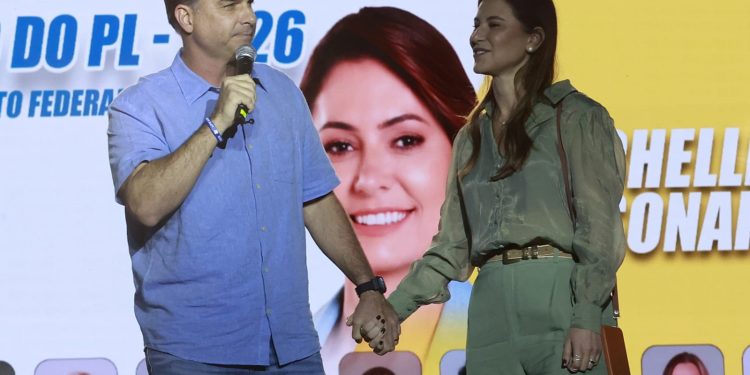 Flávio chega à reta final das convenções sem vice e com desafio de aparar arestas com aliados