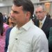 Flávio participa de culto no Dia dos Pais com Eduardo Cunha e se emociona ao falar de Bolsonaro