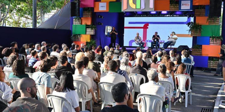 Flin reúne milhares de pessoas em Niterói e tem Conceição Evaristo, Emicida e Fernanda Torres entre os destaques do fim de semana