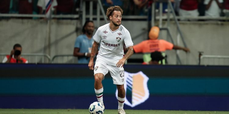 Fluminense encara o Athletico no Brasileirão com volta de Guga e desfalque de Hércules