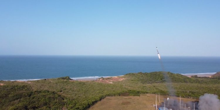 Foguete sul-coreano desvia de rota no Maranhão e tem voo interrompido pela FAB após 35 segundos; veja o vídeo