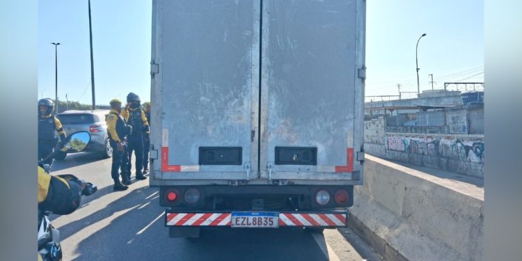 Força Municipal frustra roubo de carga ocorrido na Avenida Presidente Vargas, principal via do Centro do Rio