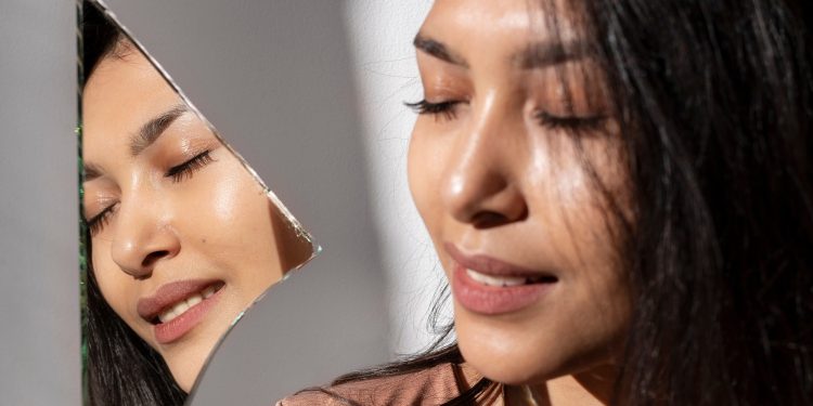 Glass Skin: por que uma rotina cheia de produtos não garante o resultado