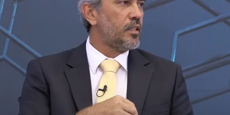 Governador do Ceará tem maior coligação nos estados; Paes e Tarcísio estão em ranking de alianças com mais siglas