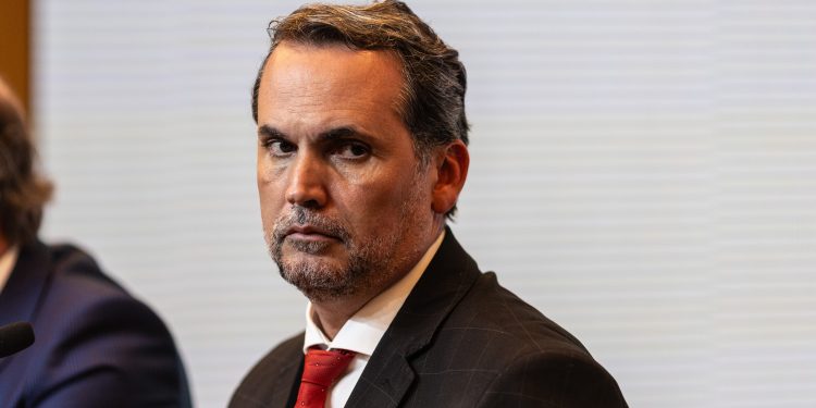 Governo deve prever superávit ‘real’ de cerca de R$ 10 bilhões em 2027