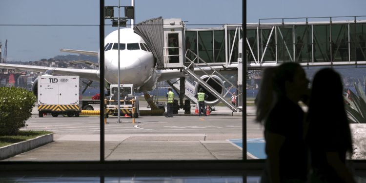 Governo do Rio envia projeto à Alerj para retomar incentivo fiscal do querosene de aviação e aumentar voos