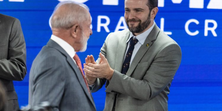 Governo inclui medidas estruturais para ajuste fiscal para compensar 'jabutis' em projeto sobre combustíveis e pode economizar cerca de R$ 10 bi