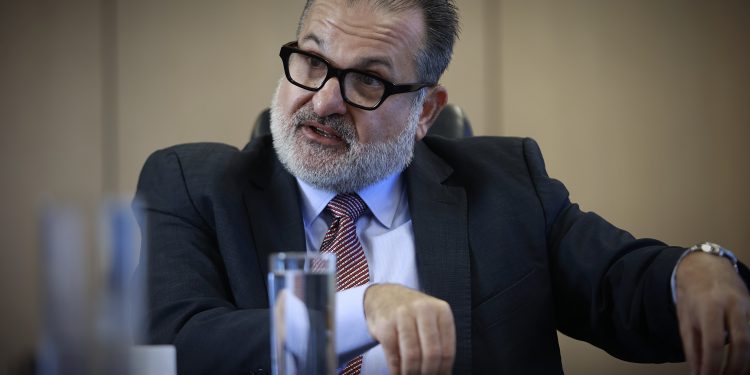 Governo quer reduzir custo logístico do Brasil de 15% para 6% do PIB até 2050, com aposta em ferrovias