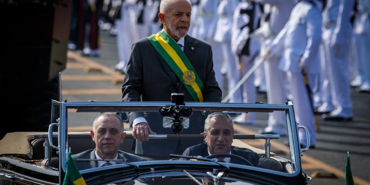Governo vai pagar R$ 5,7 milhões para montagem da estrutura do desfile de 7 de setembro