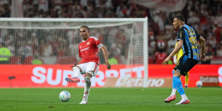 Grêmio e Internacional empatam sem gols em jogo truncado pelas quartas de final da Copa do Brasil