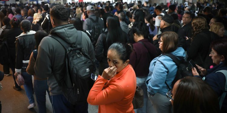 Greve de trens em São Paulo chega ao fim após governo prometer manter empregos dos ferroviários
