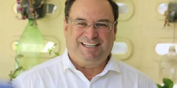 Grupo de prefeito da 2ª maior cidade de Alagoas emplaca vices nas chapas de JHC e Renan, rivais na disputa pelo governo