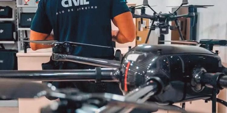 Guerra no céu: explosivos lançados por drones já feriram moradores em ataques no Rio 