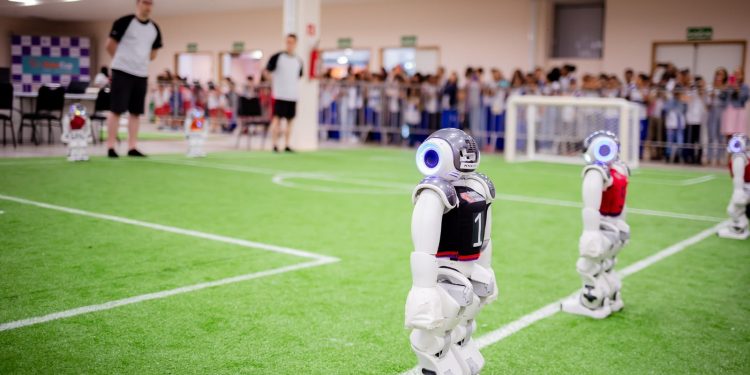 Hacktudo: festival gratuito de cultura digital oferece atrações como batalha de robôs e experiências com drones