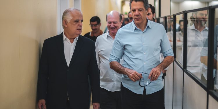 Haddad promete criar banco estadual 'nos moldes do BNDES' para reindustrializar São Paulo