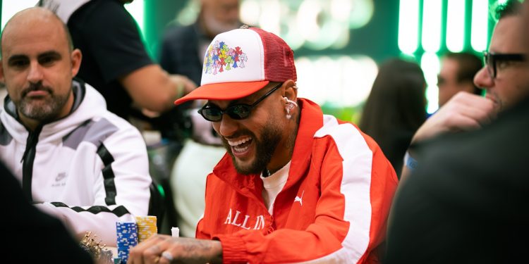 Hobby polêmico: pôquer ganha espaço na rotina de Neymar e vira coisa séria