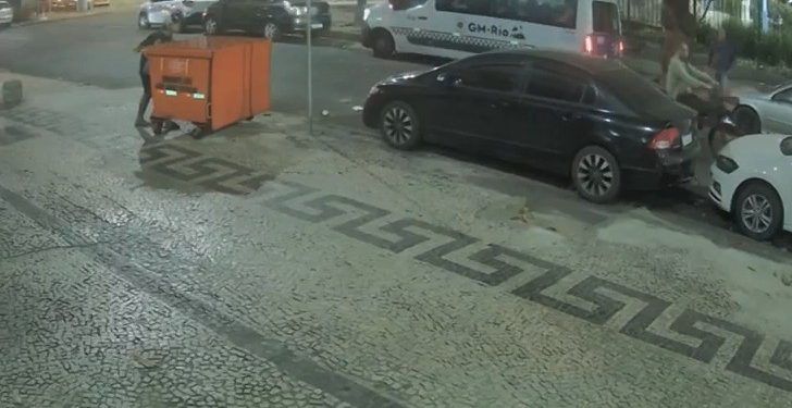 Homem confessa que ateou fogo em viatura da Ordem Pública em Copacabana e diz que grupo planejava novos ataques