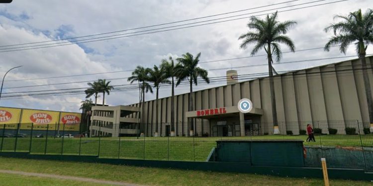 Homem mata três colegas de trabalho a facadas em fábrica da Bombril, no estado de São Paulo