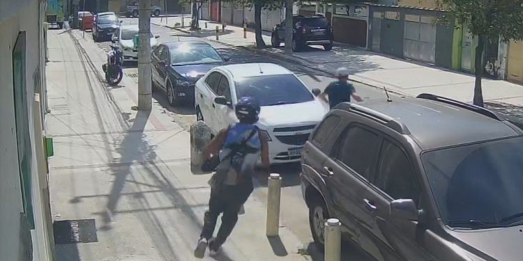 Homem morre baleado após tentar fugir de assalto na Zona Norte; veja vídeo