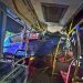 Imagens mostram momento em que carro 'voa' e fica preso dentro de ônibus em acidente na Austrália