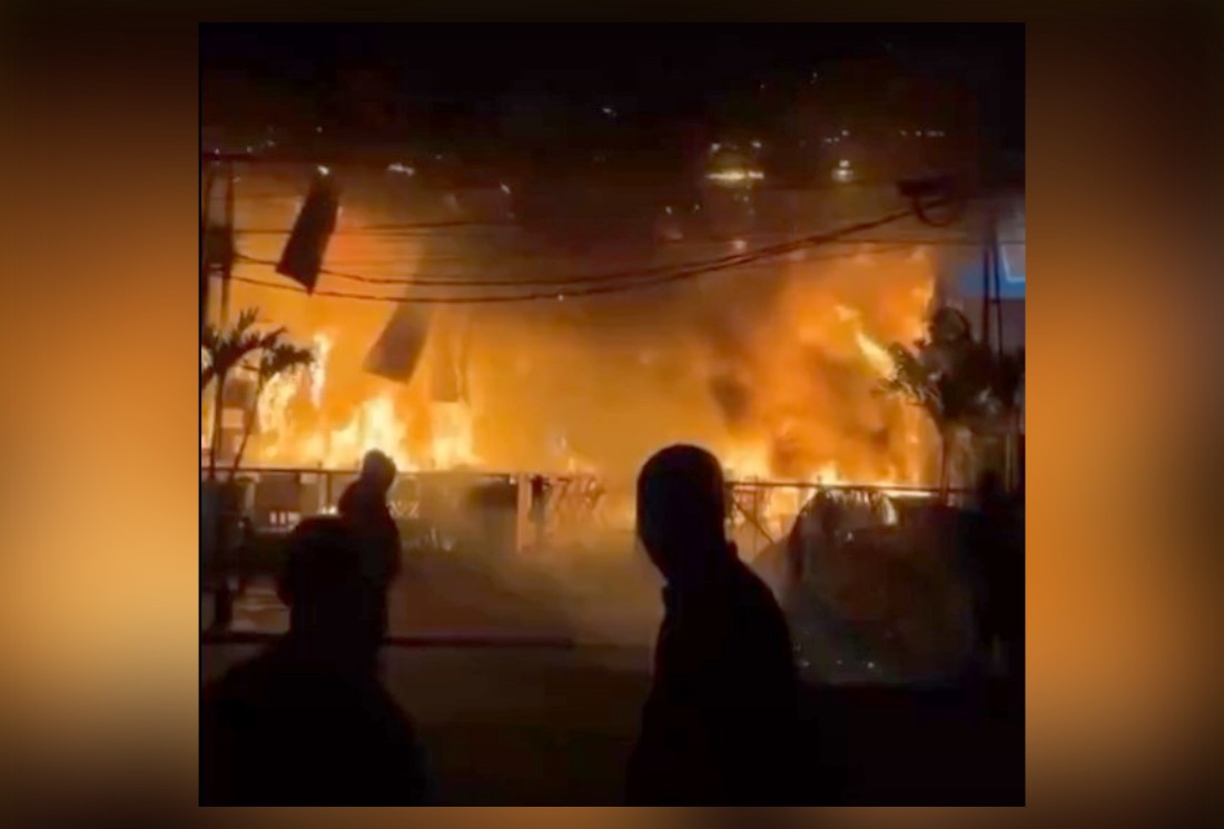 Incêndio destrói bar na Barra da Tijuca e causa pânico entre clientes e moradores; vídeo
