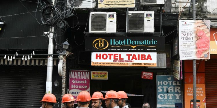 Incêndio em hotel deixa nove mortos, entre eles uma criança, em Calcutá, na Índia