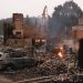 Incêndios avançam na Grécia e nos EUA, forçam deslocamentos em massa e desafiam bombeiros