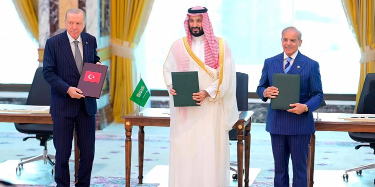 Incertezas sobre o papel dos EUA no Oriente Médio guiam pacto de segurança entre Arábia Saudita, Paquistão e Turquia