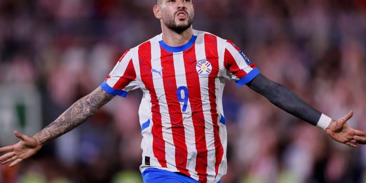 Internacional anuncia a contratação de Sanabria, centroavante paraguaio revelado pelo Barcelona