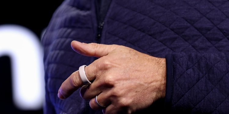 Já ouviu falar do anel inteligente? Conheça o acessório que está viralizando entre os jovens e pode custar até R$ 6 mil