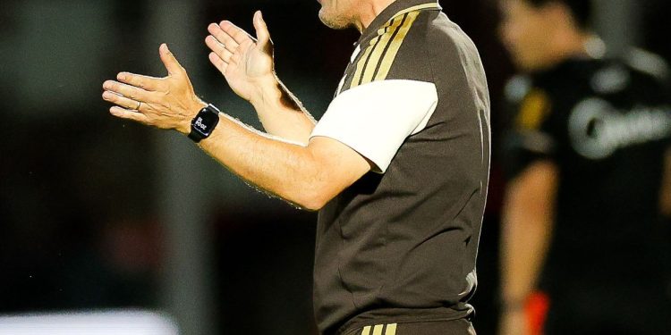 Jardim prega humildade no Flamengo após goleada e projeta decisão na Libertadores: 'Evoluímos e vamos evoluir'