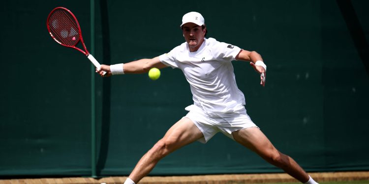 João Fonseca vence grego Tsitsipas e avança à terceira rodada do Masters 1000 de Montreal