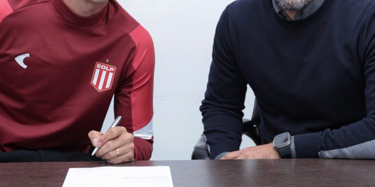 Joaquín Correa rescinde com Botafogo e é anunciado pelo Estudiantes, da Argentina