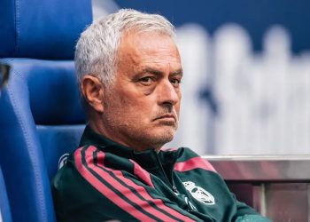 José Mourinho aparece com olho roxo em jogo do Real Madrid; entenda o que aconteceu